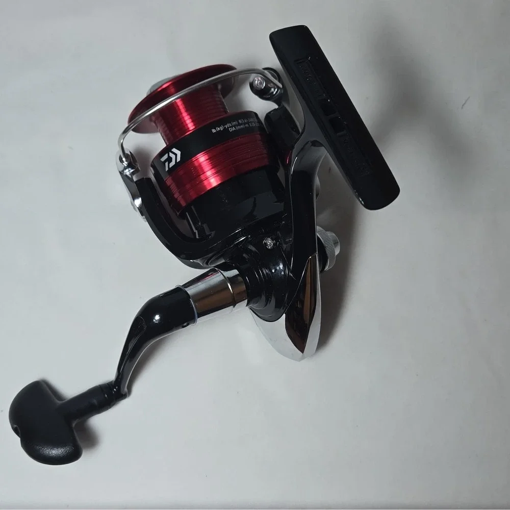 Daiwa Shock 3000B Spinning Reel Black Red Silver 8lb/240yd 10lb/200yd Capacity